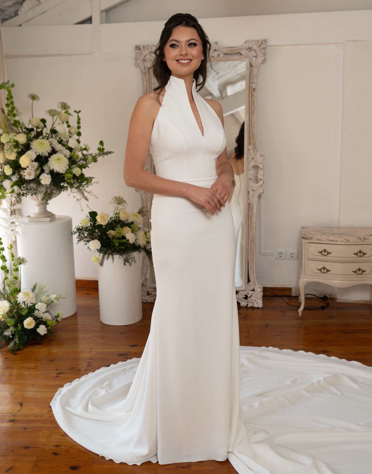 Vestido de novia sirena de cuello alto halter, con cola — Oksana Dorenska