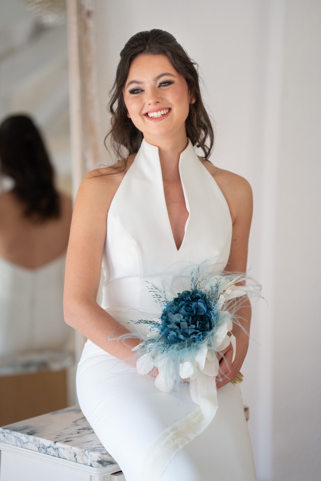 Vestido de novia sirena de cuello alto halter, con cola — Oksana Dorenska