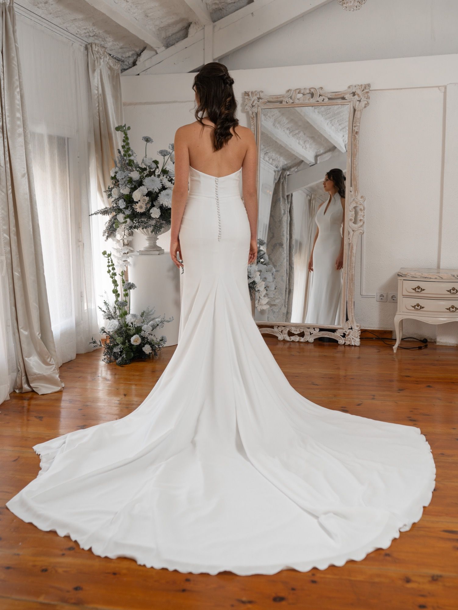 Vestido de novia sirena de cuello alto halter, con cola — Oksana Dorenska