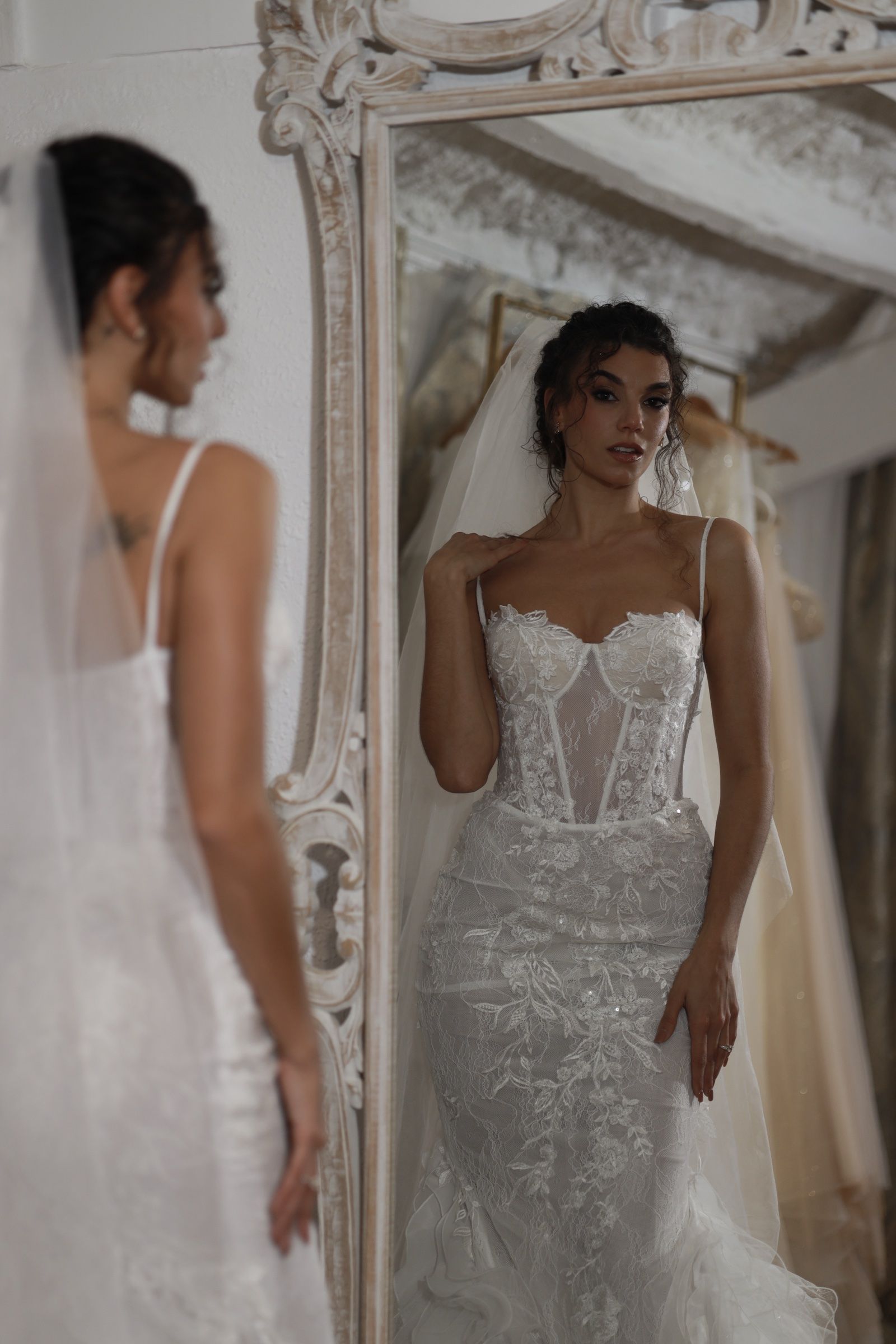 Mermaid wedding dress with straight neckline and feather skirt — Oksana Dorenska