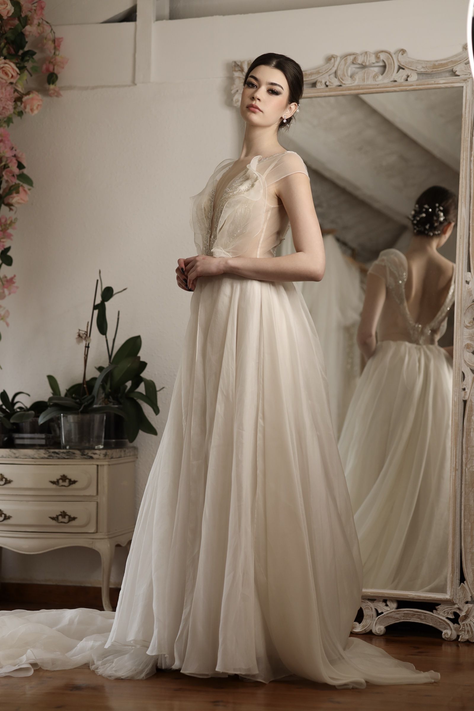 Airy empire-line wedding dress with short lace sleeves — Oksana Dorenska