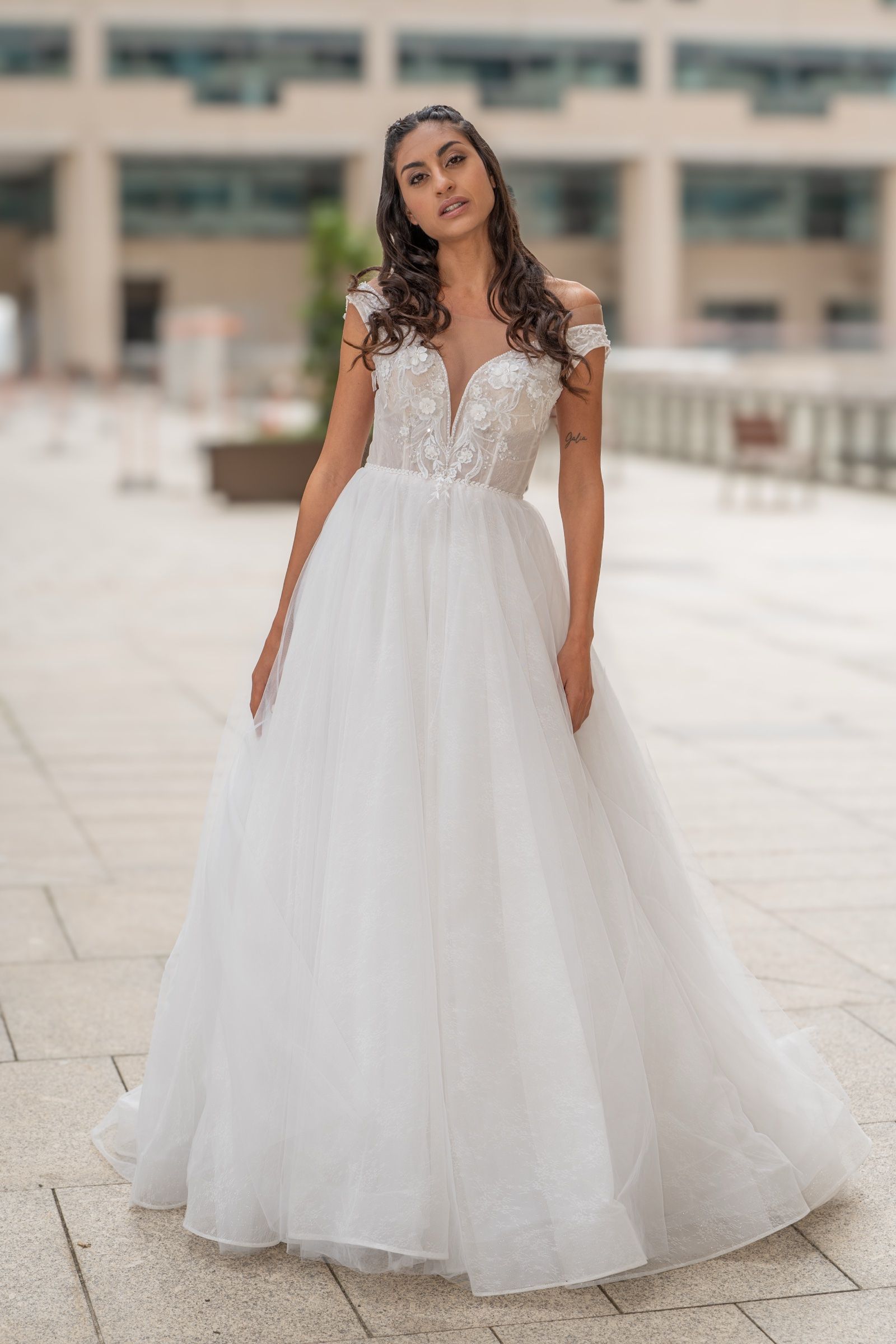Chiffon A-line wedding dress with straps and V-neck — Oksana Dorenska