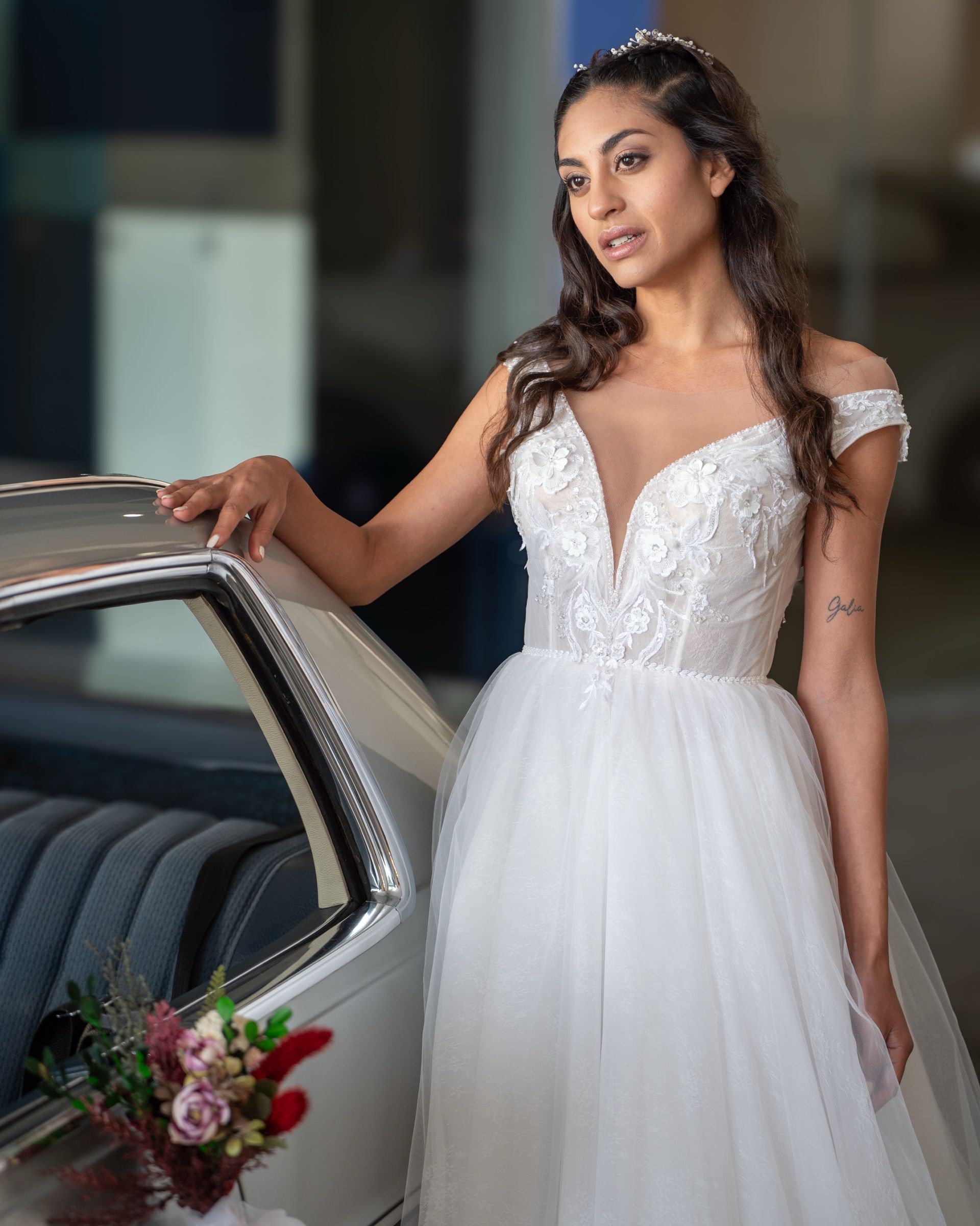 Chiffon A-line wedding dress with straps and V-neck — Oksana Dorenska