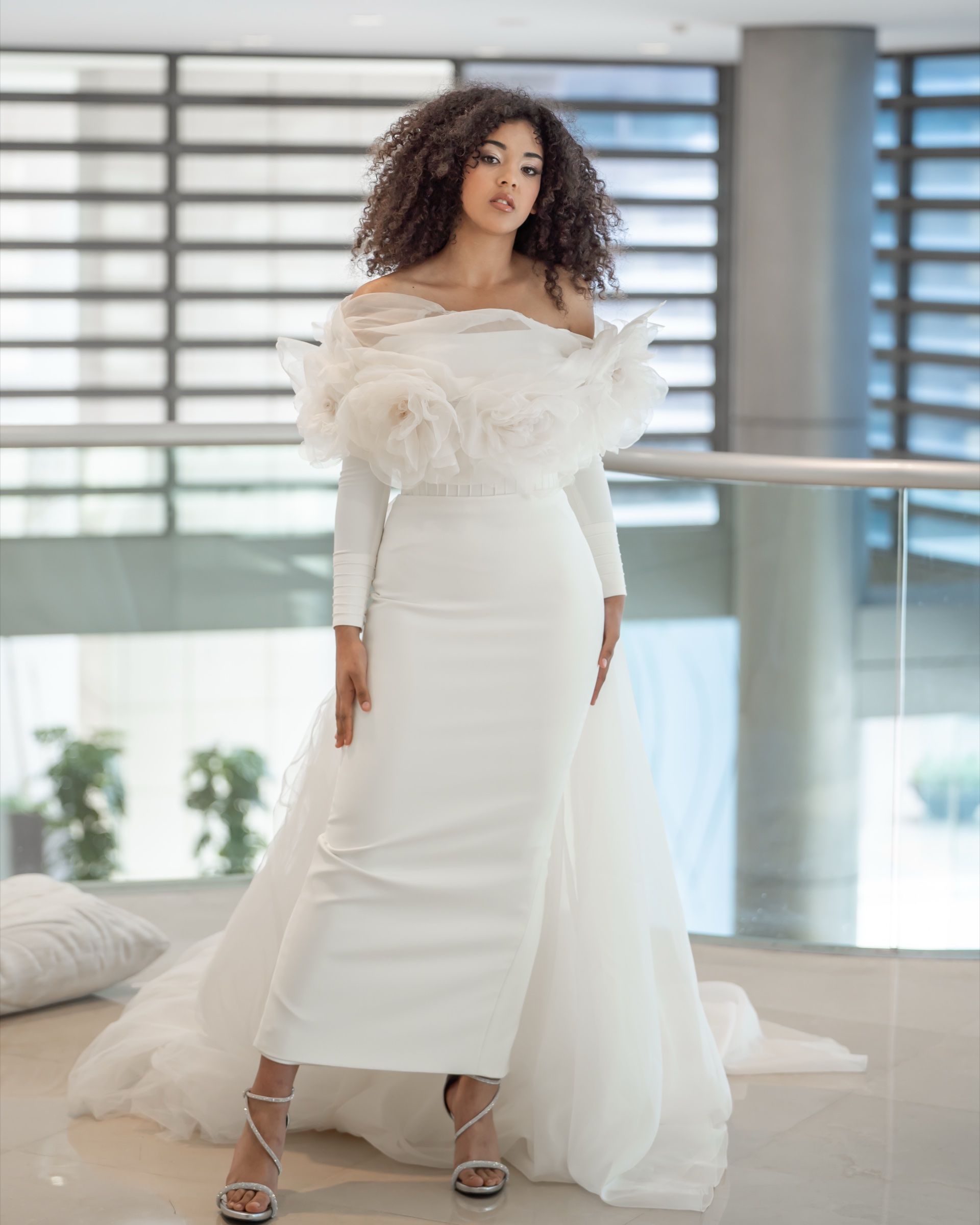 Crepe column wedding dress with feather stole — Oksana Dorenska