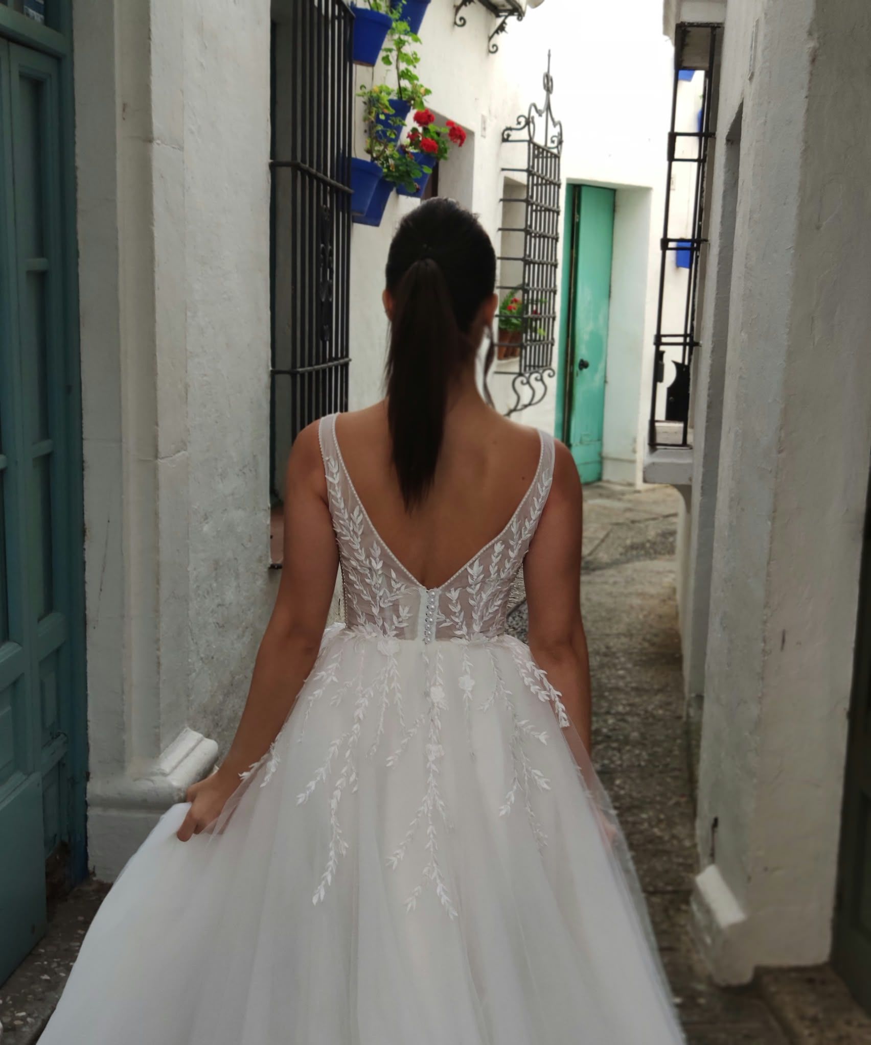 Lace A-line wedding dress with V-neck and skirt slit — Oksana Dorenska