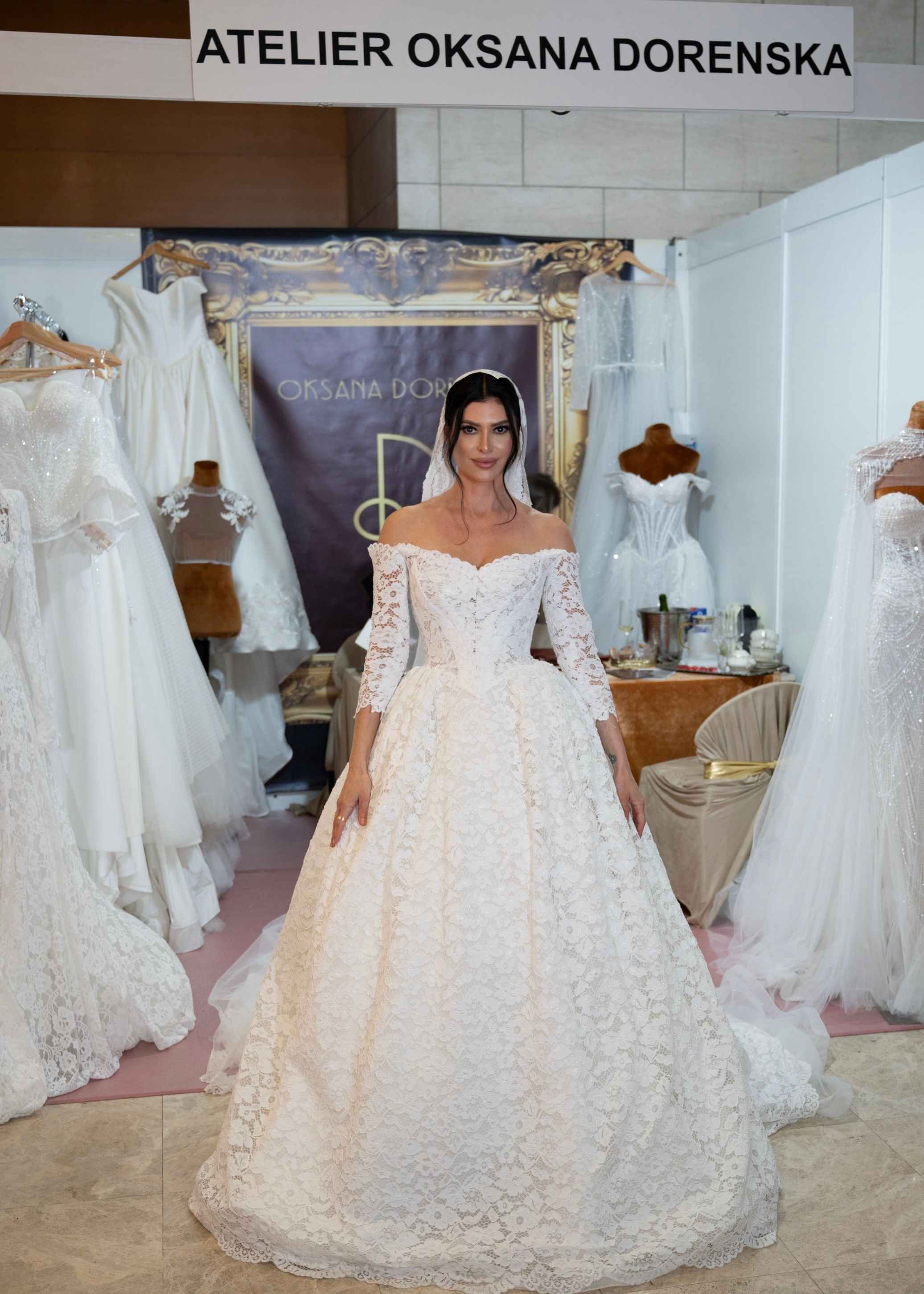 Off-shoulder princess wedding dress, at Fira Núvis — Oksana Dorenska