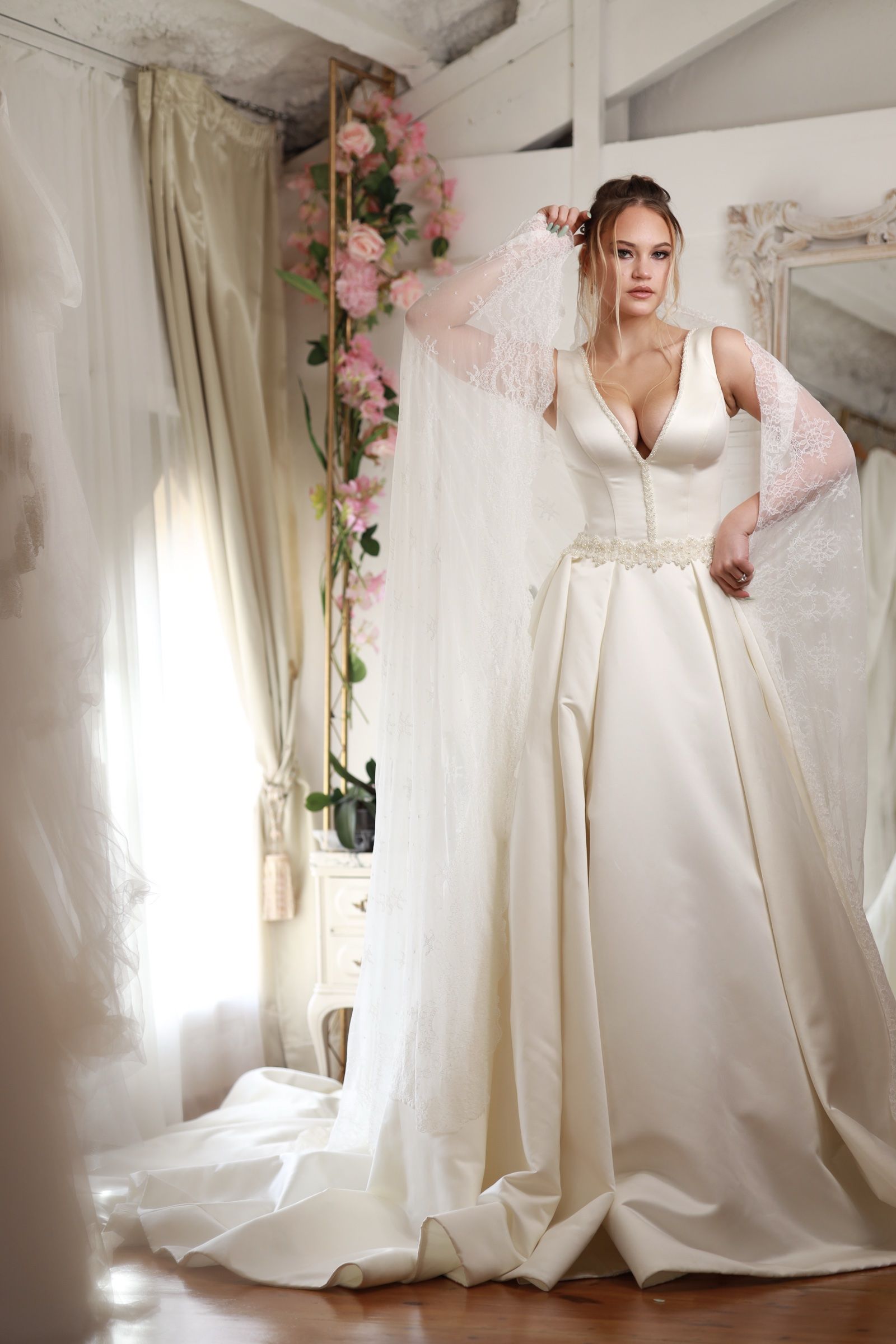 Wedding dress with beaded corset, satin skirt and veil — Oksana Dorenska
